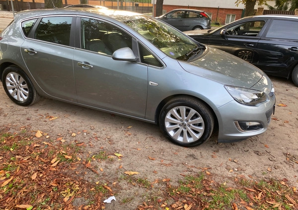 Opel Astra cena 27000 przebieg: 238000, rok produkcji 2013 z Chełmża małe 67